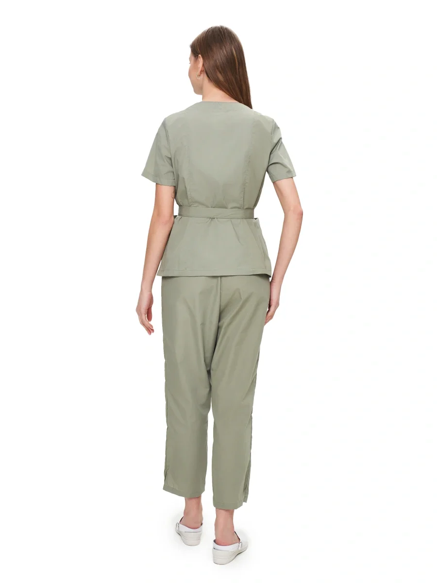 Костюм женский "Юмелия" зеленый воск (АКЦИОННАЯ ЦЕНА 20% с 01.02 по 15.02.26) - фото 3