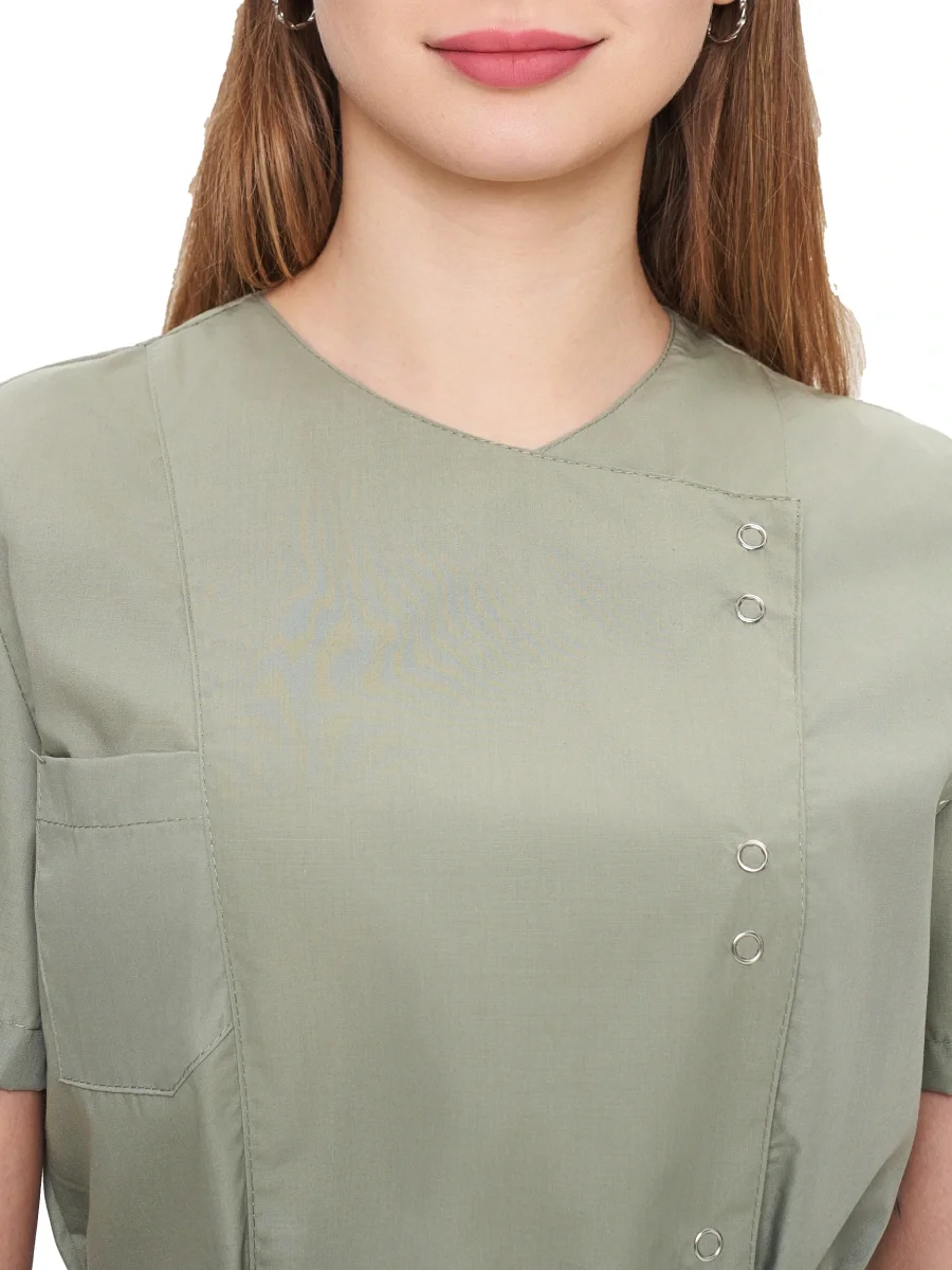 Костюм женский "Юмелия" зеленый воск (АКЦИОННАЯ ЦЕНА 20% с 01.02 по 15.02.26) - фото 4